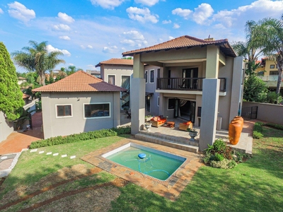House For Sale in RUIMSIG COUNTRY ESTATE