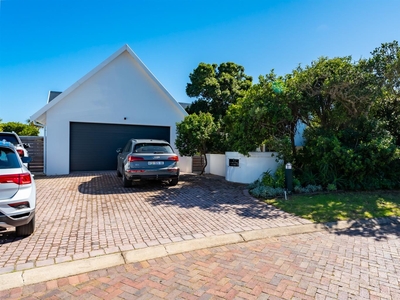 House For Sale in St Francis Links