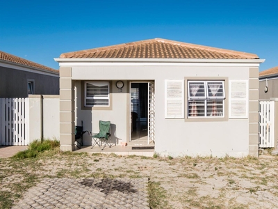 House For Sale in Strandfontein Village