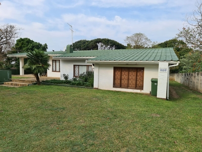 Large 3 Bedroom Home with 2 granny flats to rent in Port Edward