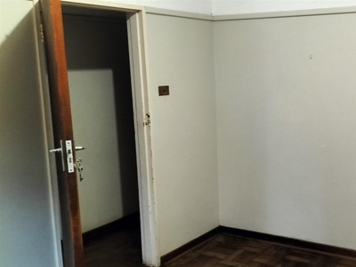 Large secure private room in 3 bedroom flat.