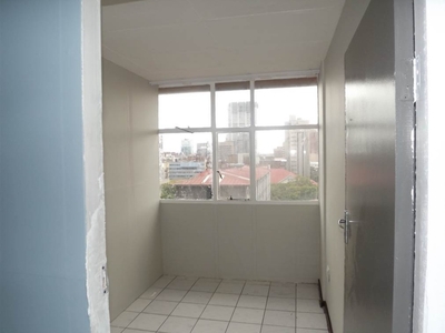 Main bedroom available in for rental in Pretoria Central, flat is located in cbd