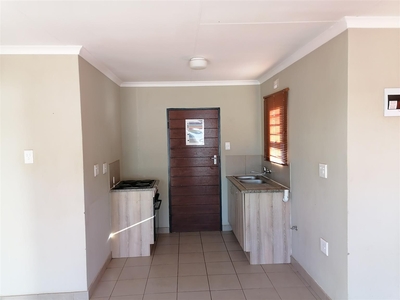 NEAT 2 BEDS IN PROTEA GLEN EXT 40 FOR RENT.