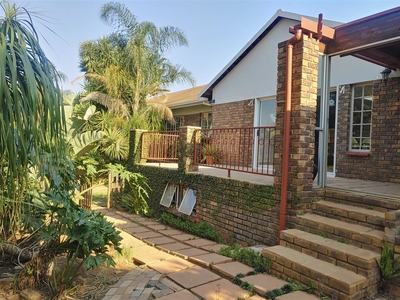 On Auction - 3 Days To Go! 3-Bed Family Home In Sought-After Moreleta Park