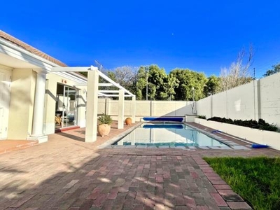 One Bedroom Furnished Apartment in Rosebank, Cape Town