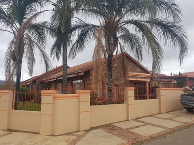 R6.8k House with 3 Bed, 2 bath, 2 living rooms, fullkitchen, Garage & Caport