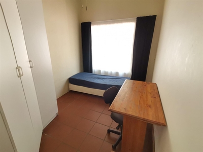Room to rent in fully furnished commune - Hatfield