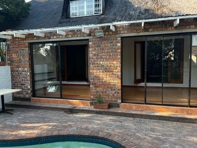 Room to share in spacious 3 bedroom house in Morningside, Sandton