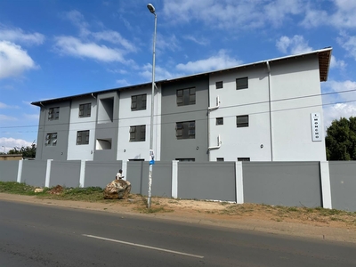 Spacious Studio Apartment with shower in Dobsonville Ext 3
