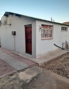 This beautiful 4 room is situated in Block G Soshanguve