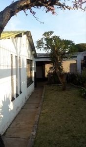 This beautiful 4 room with boys room/ garage is situated in Block G Soshanguve