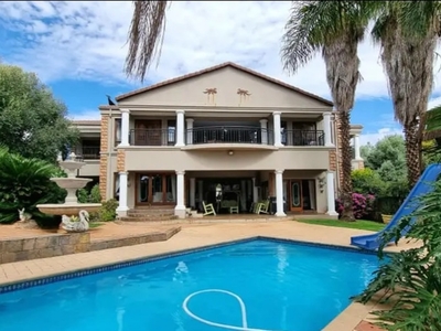 This beautiful mansion/private resort is situated in Ruimsig County Roodepoort