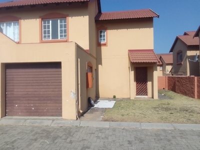 Townhouse For Sale in Bergsig