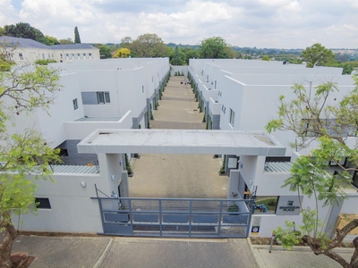 Townhouse For Sale in Bryanston