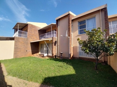 Townhouse For Sale in Delmas West