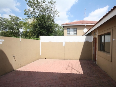 Townhouse For Sale in Edenvale Central