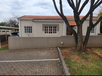 Townhouse For Sale in Fairland