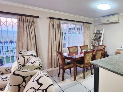 Townhouse For Sale in Illovo Beach