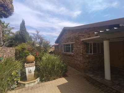 Townhouse For Sale in Meiringspark Ext 5