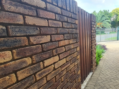 Townhouse For Sale in Northcliff