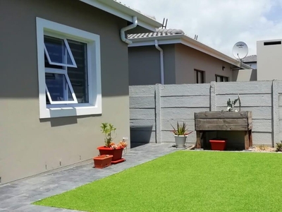 Townhouse For Sale in Parklands North