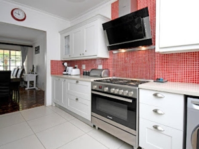 Townhouse For Sale in Sandown