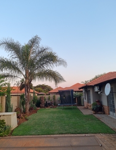 Townhouse For Sale in Waterkloof East
