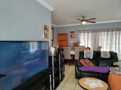 Townhouse For Sale in West Acres Ext 47