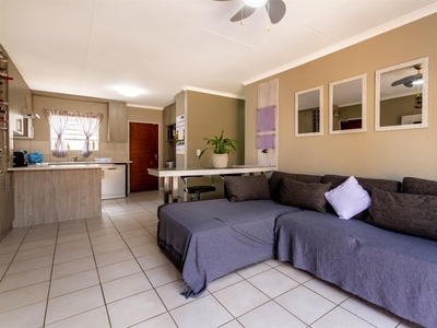 Townhouse For Sale in Wilgeheuwel