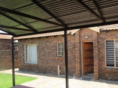 Townhouse Rental Monthly in Pretoria West