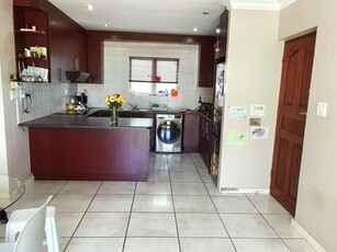 GROUND FLOOR APARTMENT - PET FRIENDLY - GARAGE