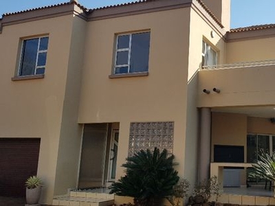 3 Bedroom House For Sale in Woodhill Golf Estate