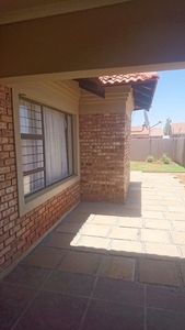 1 Bedroom House to rent in Potchefstroom Central - 4 Muntra Street