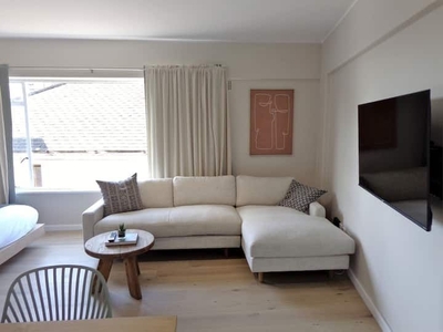 0.5 Bedroom Studio Apartment To Let in Green Point