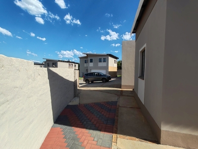 3 bedroom security estate home to rent in Geelhout Park