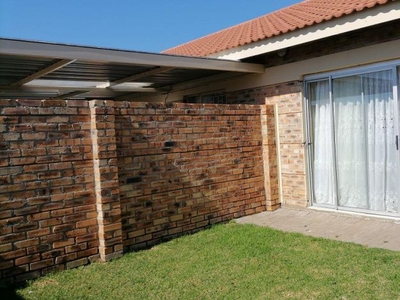3 Bedroom townhouse - sectional for sale in Midway, Bloemfontein