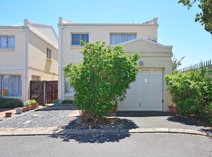 Townhouse For Sale in Parklands, Blouberg