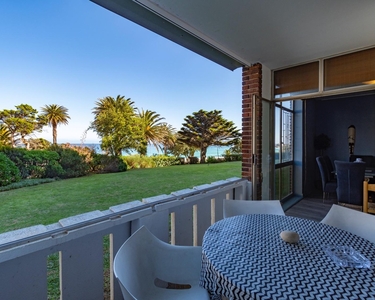 2 Bedroom Apartment To Let in Camps Bay