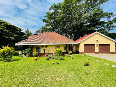 3 Bedroom Townhouse For Sale in Umtentweni