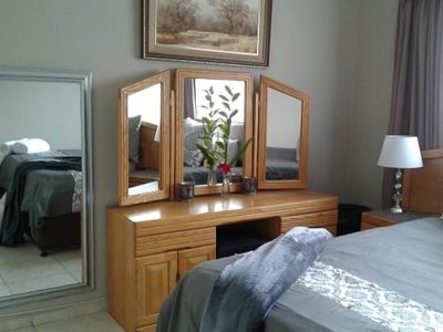 Furnished bedroom for 1 person in townhouse Farrarmere Benoni