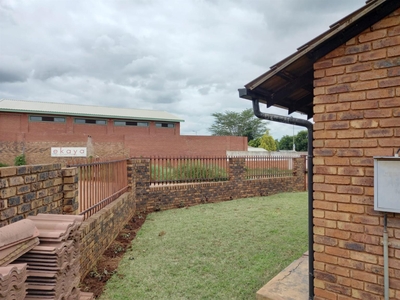 House for rental at soshanguve xx with three bedroom,bathroom,living room,carpor