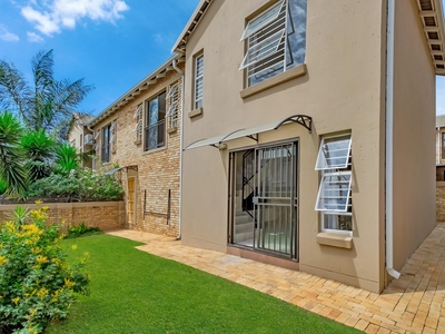 Townhouse for sale with 3 bedrooms, Wilgeheuwel, Roodepoort