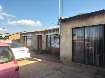 2 Bed House for Sale Makulong Tembisa