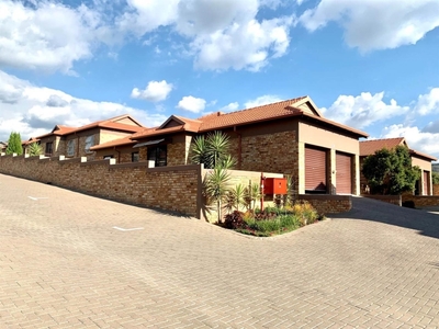 3 Bed Apartment/Flat for Sale Wilgeheuwel Roodepoort
