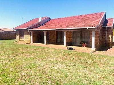 3 Bed House For Rent Hospital View Tembisa