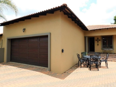 3 Bedroom House For Sale In Aerorand