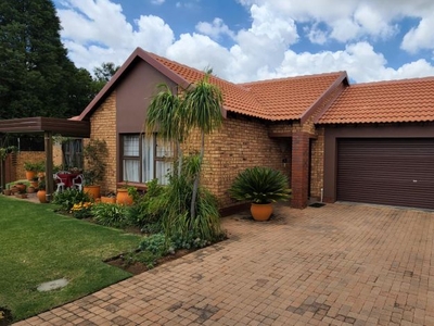 3 Bedroom townhouse - sectional to rent in Willow Park Manor, Pretoria