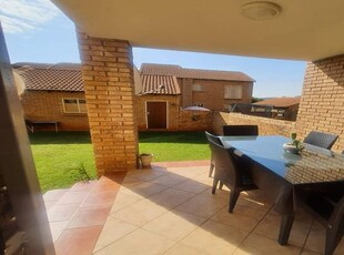 2 Bedroom townhouse - sectional to rent in Boardwalk Villas, Pretoria