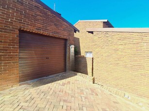 3 Bed Townhouse/Cluster For Rent Pellissier Bloemfontein