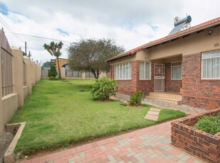 3 Bedroom house to rent in Newclare, Johannesburg